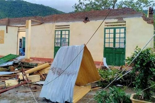 Mưa dông gây nhiều thiệt hại tại các địa phương