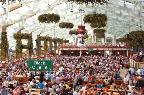 Lễ hội bia Oktoberfest trở lại nước Đức