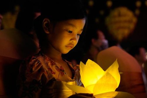 Nghìn người đội mưa về dự lễ Vu lan tại chùa Tam Chúc