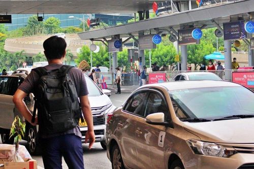 Khẩn trương 'giải cứu' sân bay Tân Sơn Nhất khỏi cảnh ngột ngạt, ùn ứ