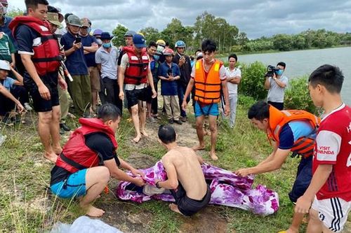 Phát hiện thi thể 2 cô gái 19 tuổi dưới hồ nước