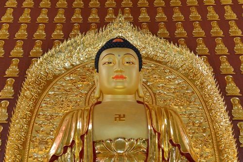 Chiêm ngưỡng tôn tượng Đức Bổn Sư ở chánh điện mới Học viện Phật giáo VN tại TP.HCM
