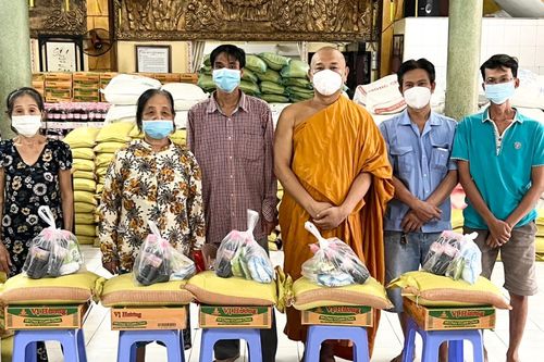 Tịnh xá Lộc Uyển quà đến người nghèo nhân dịp mùa Vu lan