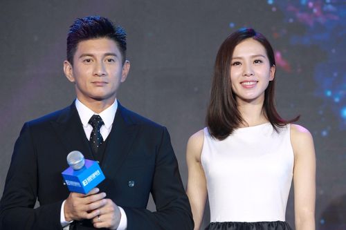Lưu Thi Thi và Ngô Kỳ Long xuất hiện bên nhau sau tin ly hôn