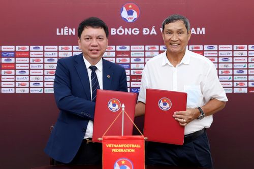 VFF gia hạn hợp đồng với HLV Mai Đức Chung