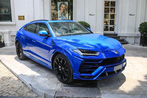 Cận cảnh Lamborghini Urus màu sơn độc tại Hà Nội
