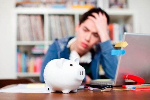 Cử nhân ở Anh tìm đủ cách để sống sót qua thời kỳ bão giá