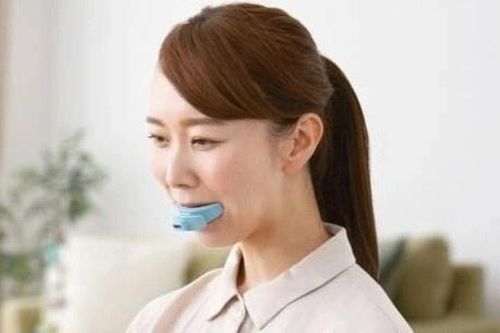 Dụng cụ kỳ lạ giúp hát karaoke nốt cao ở Nhật Bản
