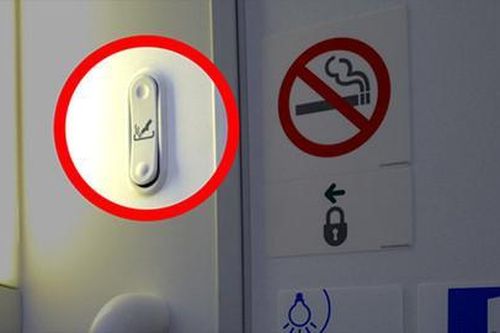 Cấm bay 9 tháng với hành khách hút thuốc trên máy bay
