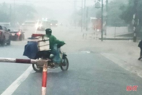Mưa lớn kéo dài, nhiều tuyến đường tại thị xã Kỳ Anh ngập cục bộ
