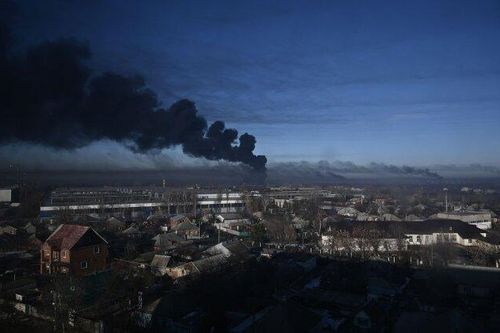 Ukraine tấn công tầm xa vào căn cứ Nga và các cầu trọng yếu ở miền nam