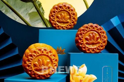 Hành khách Vietnam Airlines nhận quà Trung thu sớm