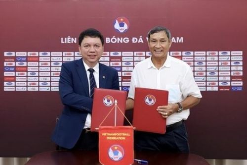 Huấn luyện viên Mai Đức Chung tiếp tục gắn bó với tuyển nữ Việt Nam