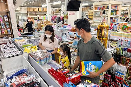 Thị trường sách và đồ dùng năm học mới bắt đầu nhộn nhịp