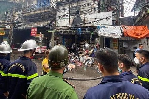 Dập tắt đám cháy gần Bệnh viện Phụ sản Hà Nội