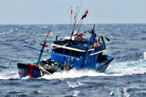 Tìm thấy tàu cá cùng 5 thuyền viên mất liên lạc trên biển Hà Tĩnh