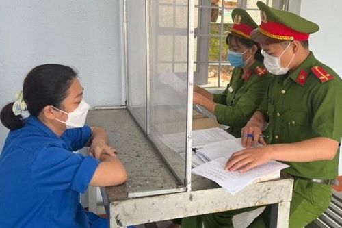 Hai phụ nữ lừa hàng loạt tiệm vàng