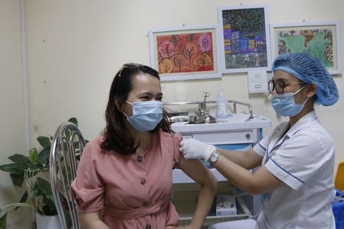 Cần tiêm vaccine Covid-19 củng cố miễn dịch cộng đồng
