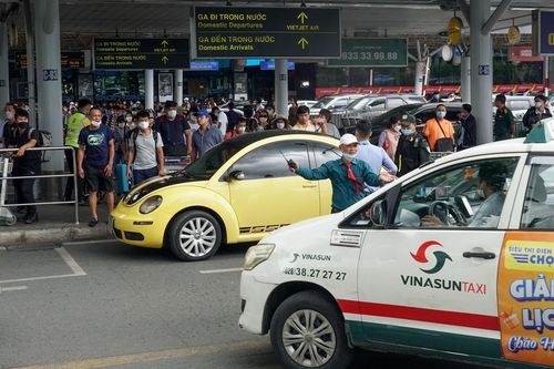 Chống ùn tắc sân bay Tân Sơn Nhất: Phải 'uống thuốc' đủ liều