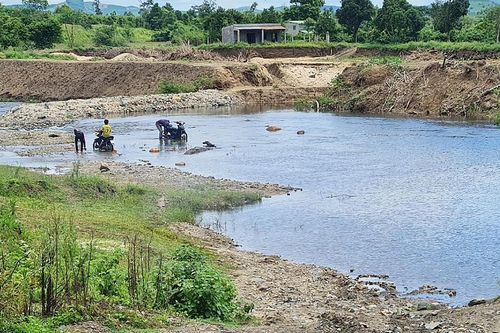 Tự ý đắp đập, ngăn suối để nuôi cá tầm