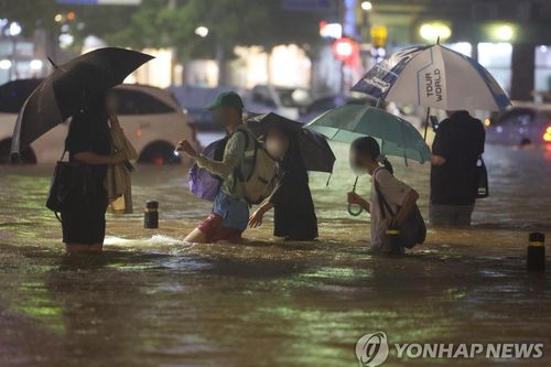 Mưa lớn kỷ lục tại Seoul, 8 người thiệt mạng, 7 người mất tích