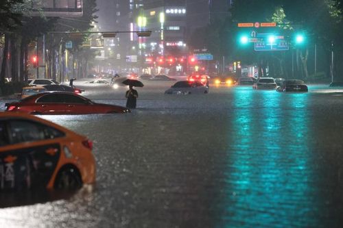 Mưa lũ lớn nhất 80 năm nhấn chìm Seoul, người Việt tại Hàn khuyên du khách 'quay xe'