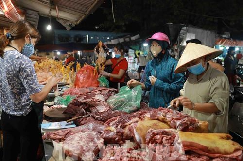 Sôi động thị trường phục vụ ngày lễ Vu Lan