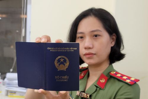 Bộ trưởng Công an nói về hộ chiếu mẫu mới