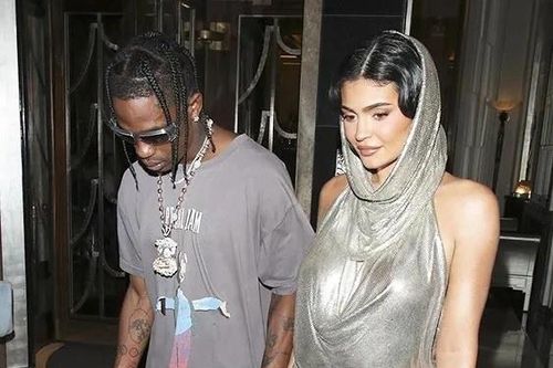 Gia đình Kylie Jenner mặc đồng điệu