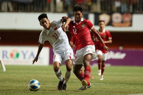 U16 Việt Nam bị CĐV tấn công, HLV Indonesia phải lên tiếng xin lỗi