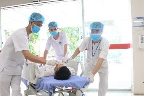 Hai bệnh nhi Hà Nội bị biến chứng sốt xuất huyết cực nặng, suy đa phủ tạng, phải thở máy