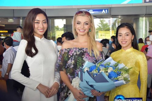 Hoa hậu Lương Thùy Linh diện áo dài trắng nền nã đón 'Hoa hậu đẹp nhất thế giới 2021' đến Việt Nam
