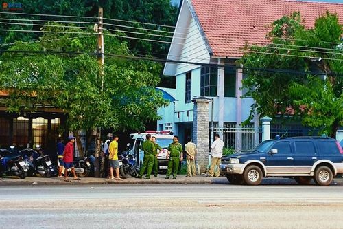 Điều tra vụ người đàn ông treo cổ trong căn biệt thự bỏ hoang