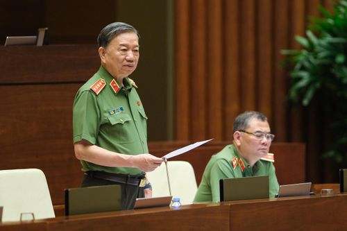 Bộ trưởng Bộ Công an nhận trách nhiệm về hộ chiếu mới