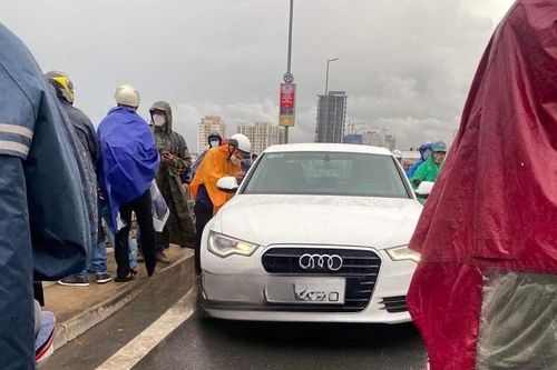 Hà Nội: Nghi vấn người đàn ông bỏ lại xe Audi rồi nhảy cầu Nhật Tân