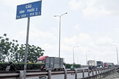 Cấm xe tải, ôtô trên 16 chỗ qua cầu Bình Phước 1 để sửa chữa