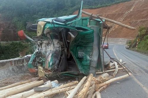 Bộ Công an yêu cầu điều tra vụ tai nạn làm 4 người chết