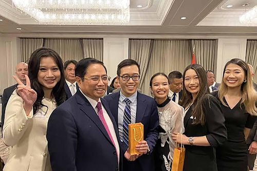 Có một người Việt trẻ tích cực truyền cảm hứng trên đất Mỹ