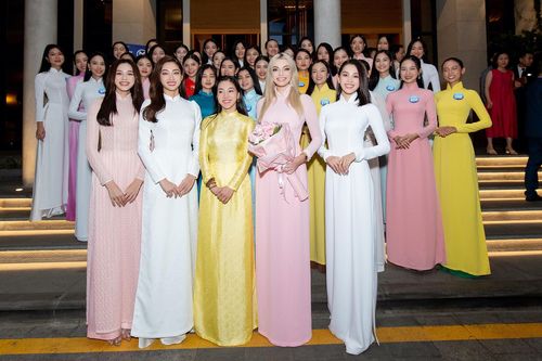 Hoa hậu Thế giới 2021 diện áo dài khoe sắc bên Đỗ Thị Hà, Tiểu Vy