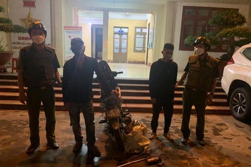 Đang chở chó vừa trộm được, bị Công an 'sờ gáy'