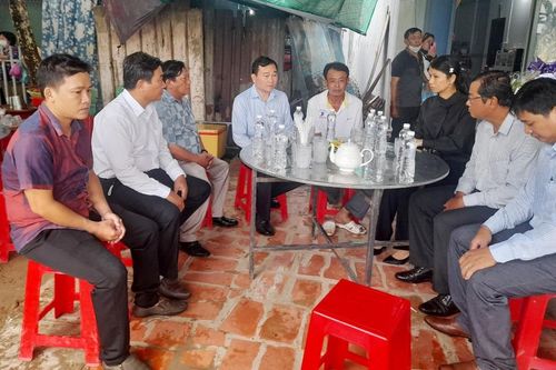 Vĩnh Long: Thăm động viên gia đình 2 bé đuối nước thương tâm