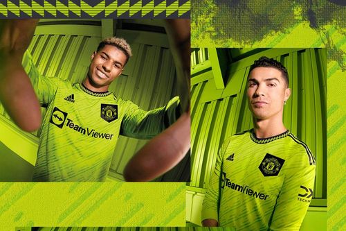 Ronaldo cùng MU trình làng mẫu áo đấu lạ mắt