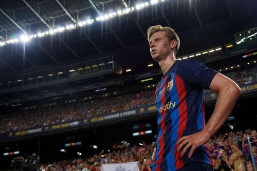 CĐV Barca yêu cầu De Jong ở lại