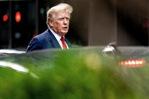 Washington Post: FBI tìm tài liệu về vũ khí hạt nhân ở nhà ông Trump
