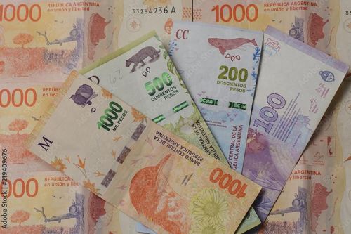Argentina nâng lãi suất lên gần 70%