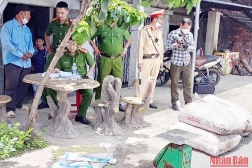 Phát hiện xe chở hơn 360kg mỡ động vật hôi thối
