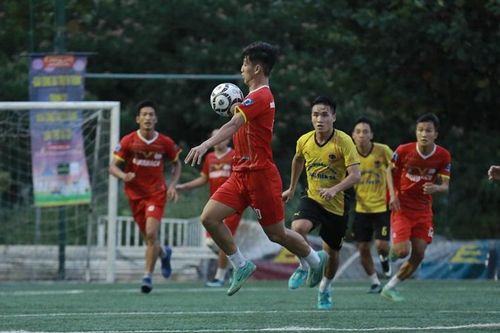 Khán giả phấn khích chờ trận chung kết trong mơ Giải bóng đá truyền thống tranh Cup Báo Công an TP Đà Nẵng