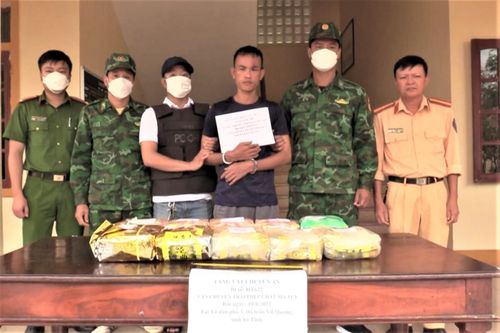 Hà Tĩnh: Bắt đối tượng vận chuyển 10kg ma túy đá