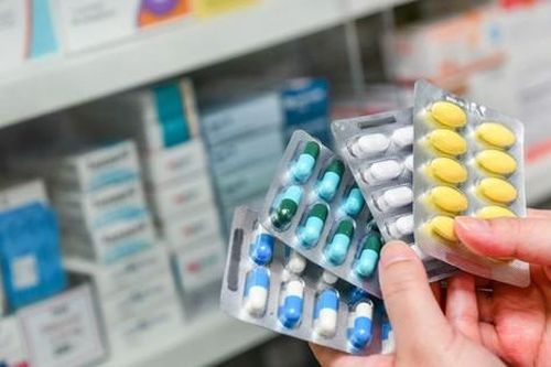Bệnh viện thiếu thuốc, máy móc 'đắp chiếu' vì vướng pháp lý