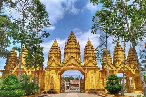 Ngôi chùa 'dát vàng' có lịch sử hơn 600 năm ở Trà Vinh nguy nga như cung điện